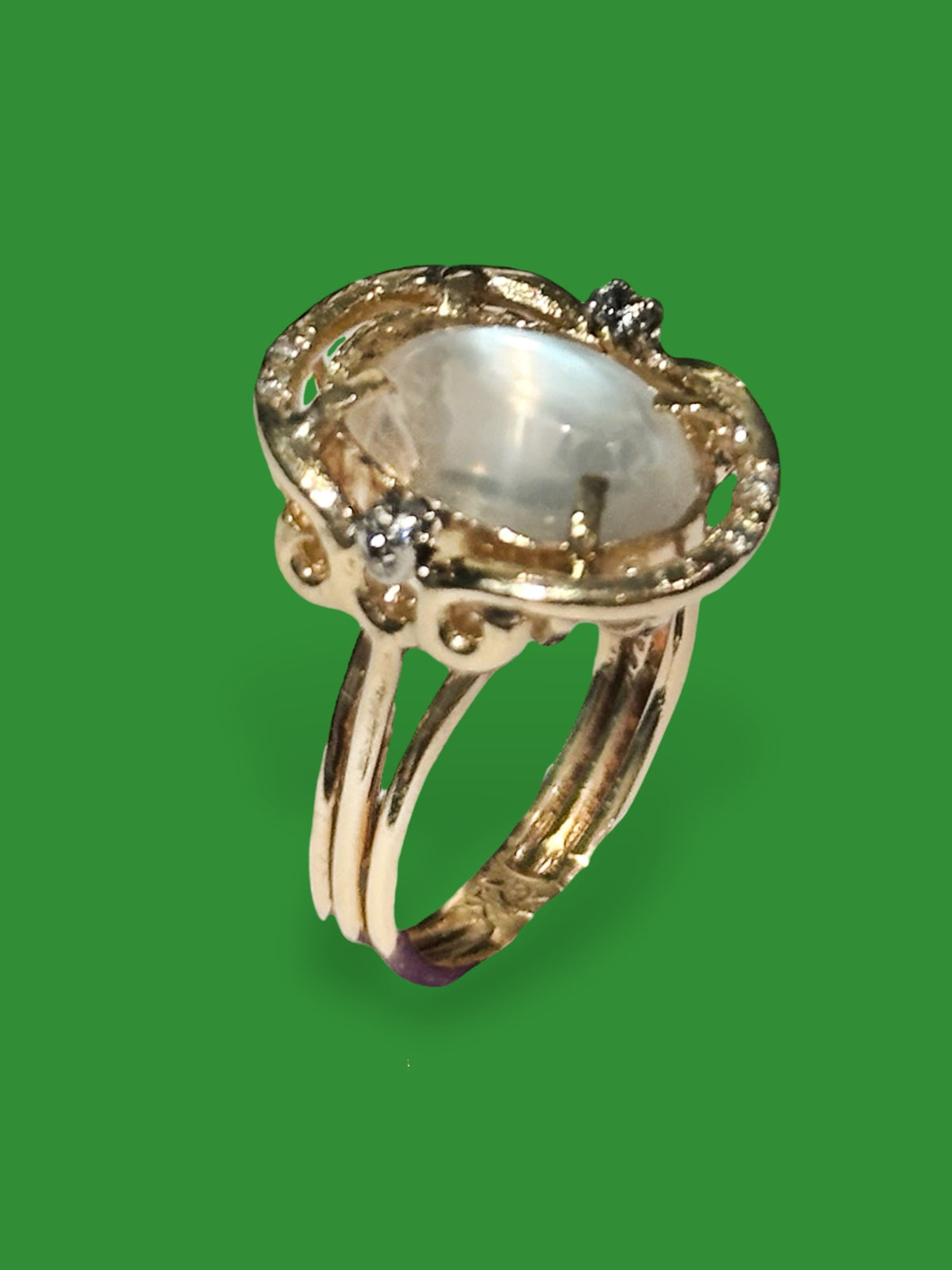 Witness the Captivating Modernization of an 18K Gold Vintage Ring!