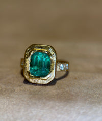 GIA Certified 2.9 Ct Colombian Emerald Ring with Diamonds in 18 Ct Gold