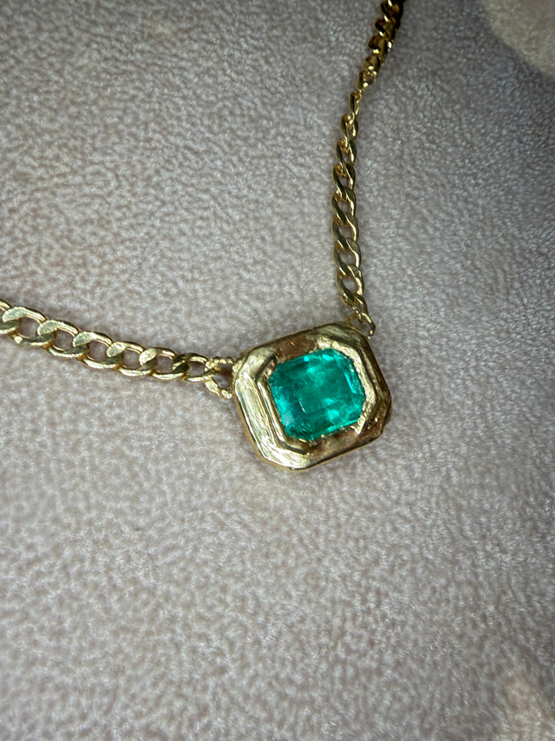 GIA Certified 2.9 Cts Colombian Emerald Half Bezel Set- Cuban Links Chain necklace & choker in 19 Ct Gold