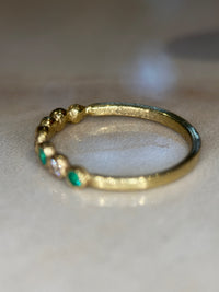 Colombian Emeralds and Diamonds Bubble Band 18 Ct Yellow Gold