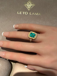 GIA Certified 2.9 Ct Colombian Emerald Ring with Diamonds in 18 Ct Gold