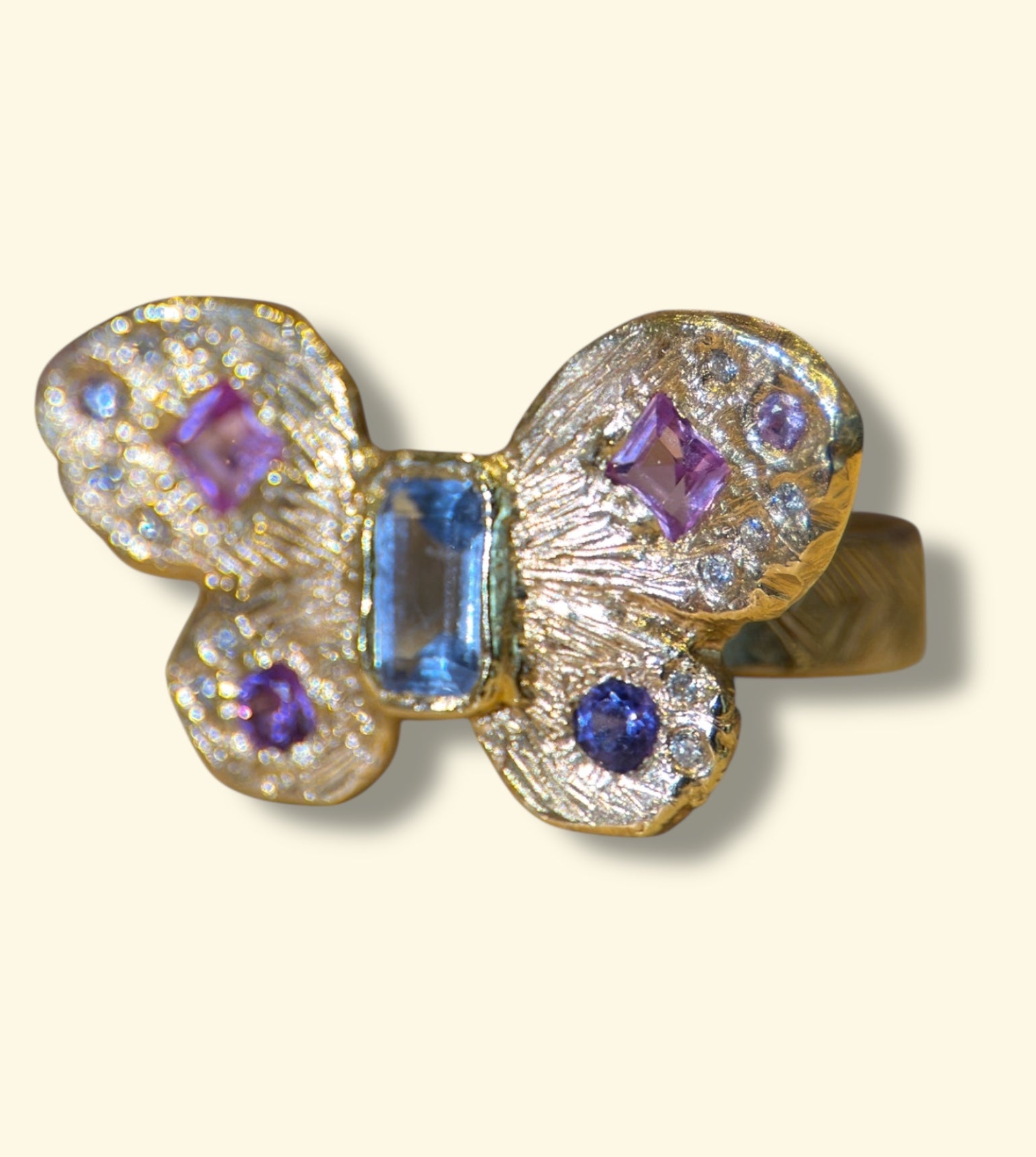 Pastel Butterfly Queen Sapphires and Diamonds Cocktail Ring 18 Ct Gold