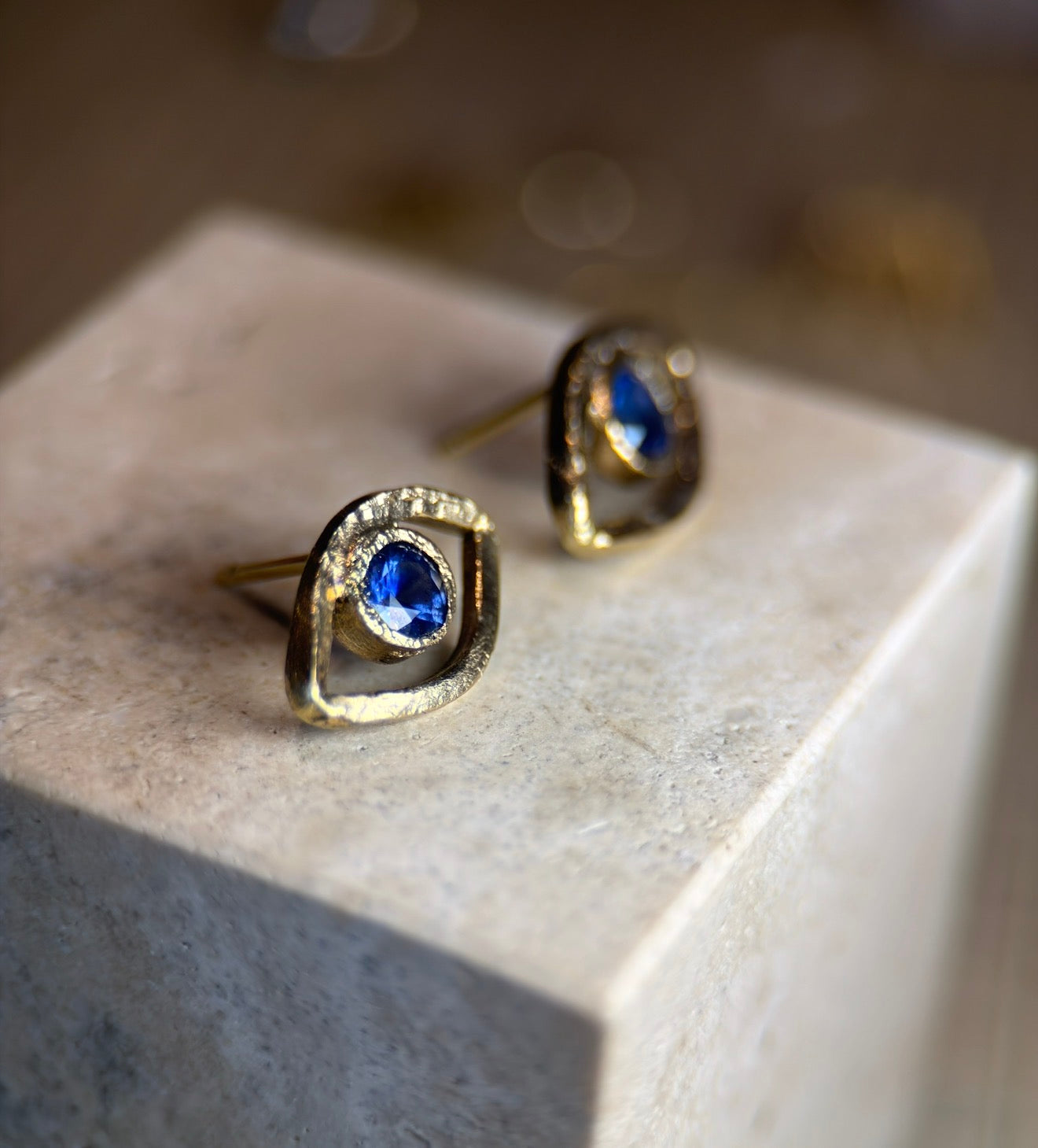 Blue Sapphire Eye Stud Earrings 18 Ct Yellow Gold