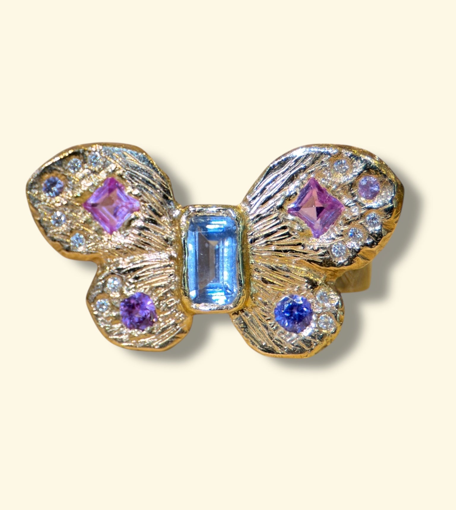 Pastel Butterfly Queen Sapphires and Diamonds Cocktail Ring 18 Ct Gold