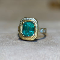 GIA Certified 2.9 Ct Colombian Emerald Ring with Diamonds in 18 Ct Gold