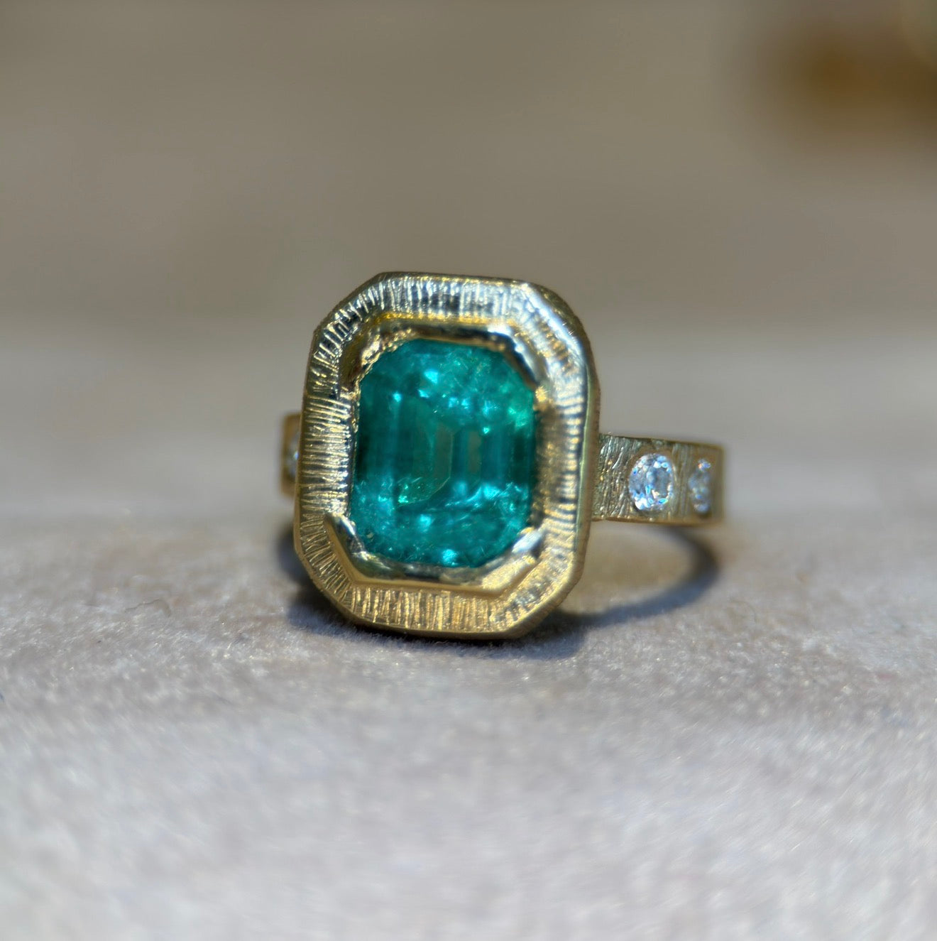 GIA Certified 2.9 Ct Colombian Emerald Ring with Diamonds in 18 Ct Gold