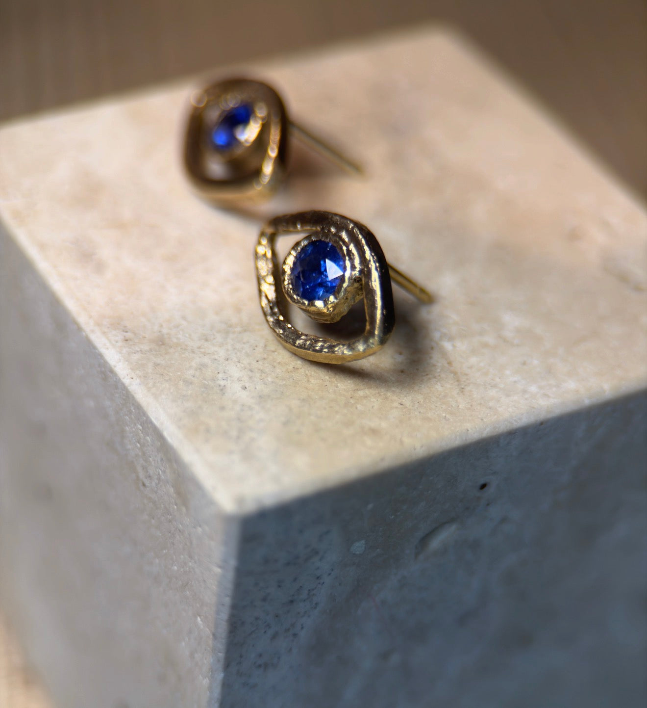 Blue Sapphire Eye Stud Earrings 18 Ct Yellow Gold