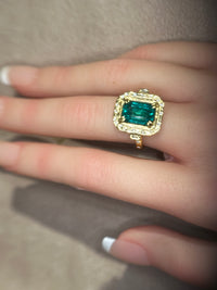 4.26 Cts Emerald Cut Art Deco 18 Ct Gold Ring with diamonds