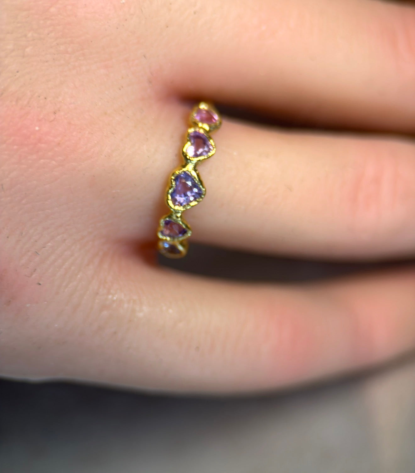 Pink Purple Sapphire Hearts Skinny Bubble Band 18 Ct Gold