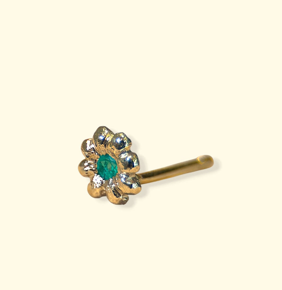 Baby Flower Colombian Emerald Stud (Single) 18 Ct Yellow Gold