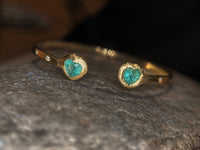 1.35 Cts Emerald Hearts Toi & Moi Love Bracelet Bangle 18 Ct Gold - Collected — Bespoke Variations Available
