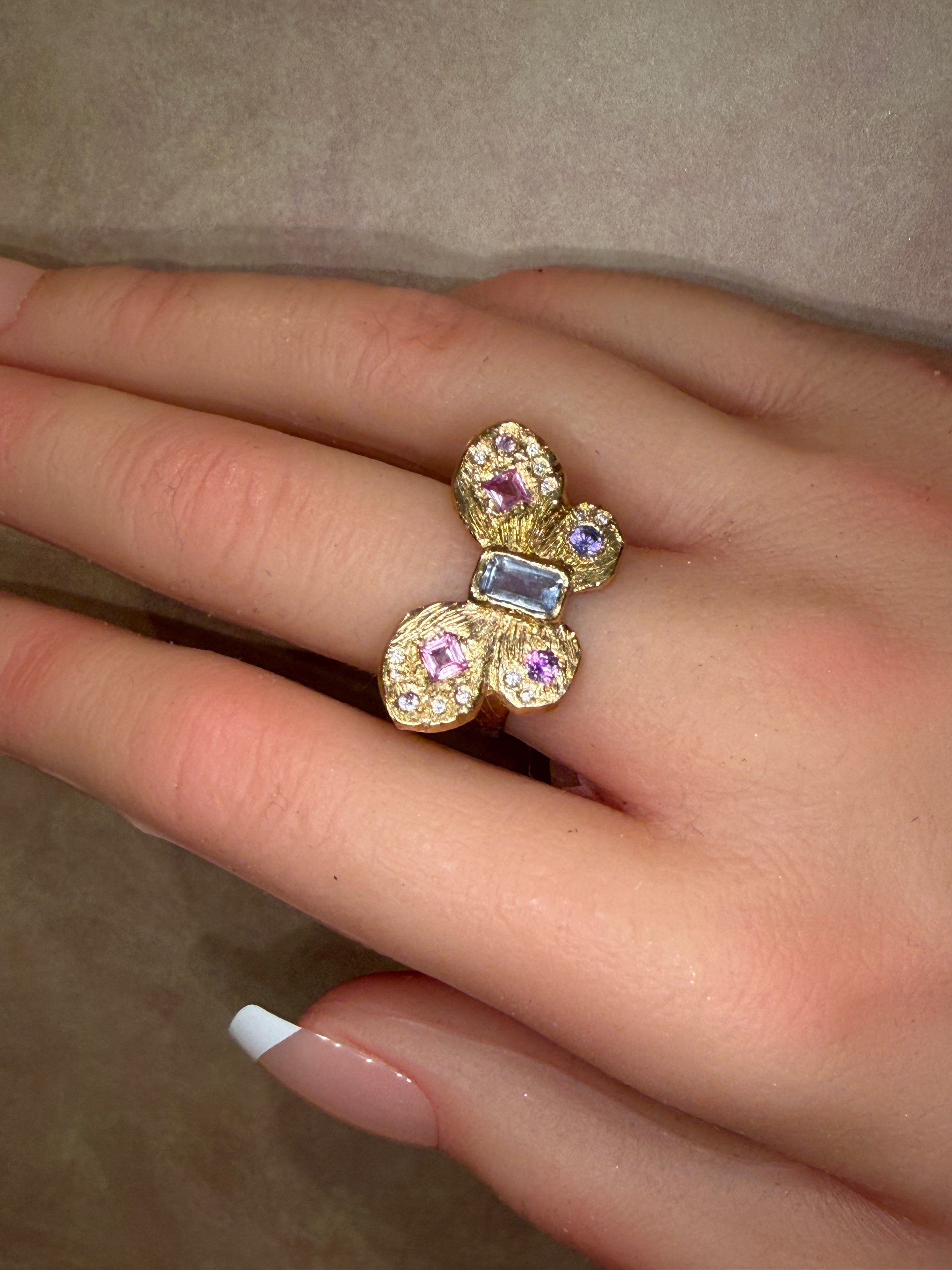 Pastel Butterfly Queen Sapphires and Diamonds Cocktail Ring 18 Ct Gold