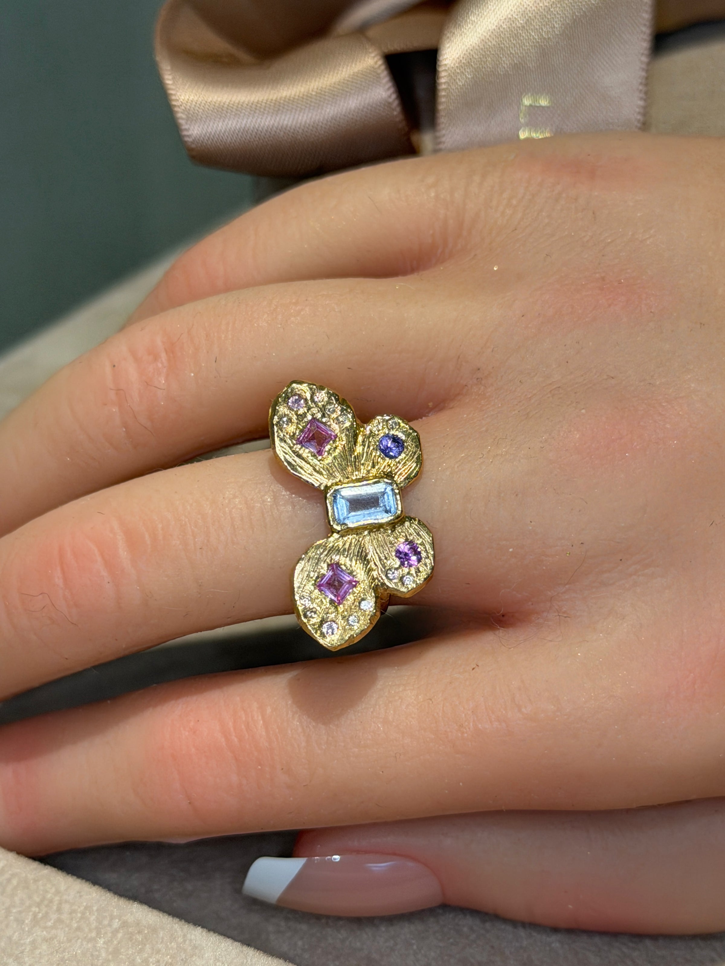 Pastel Butterfly Queen Sapphires and Diamonds Cocktail Ring 18 Ct Gold