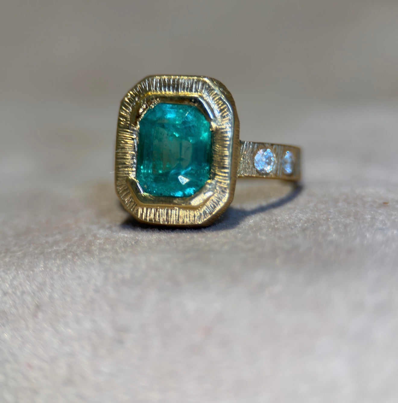GIA Certified 2.9 Ct Colombian Emerald Ring with Diamonds in 18 Ct Gold