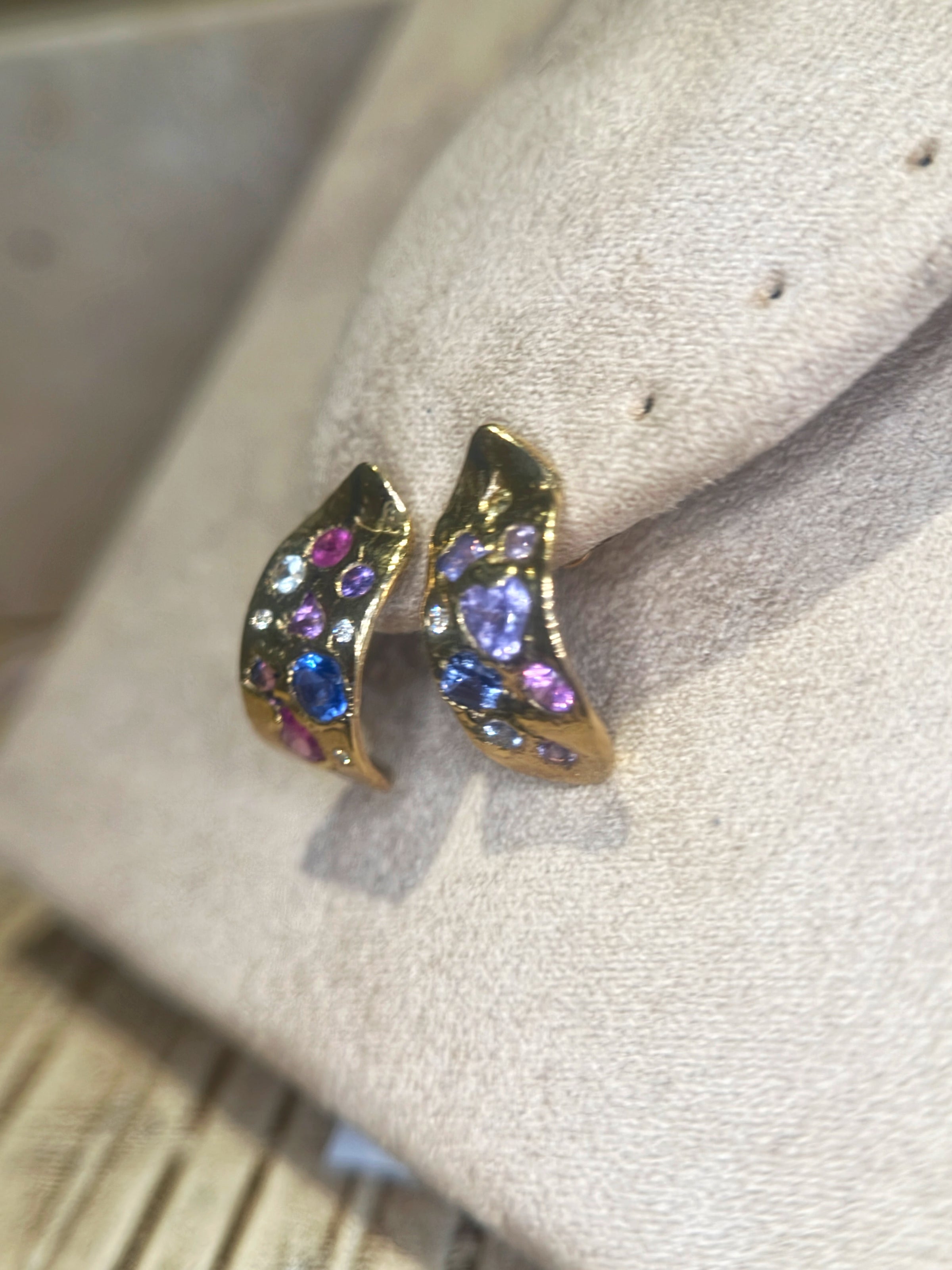 Abstract Art Semi Hoop Earrings with Sapphires in 18 Ct Gold