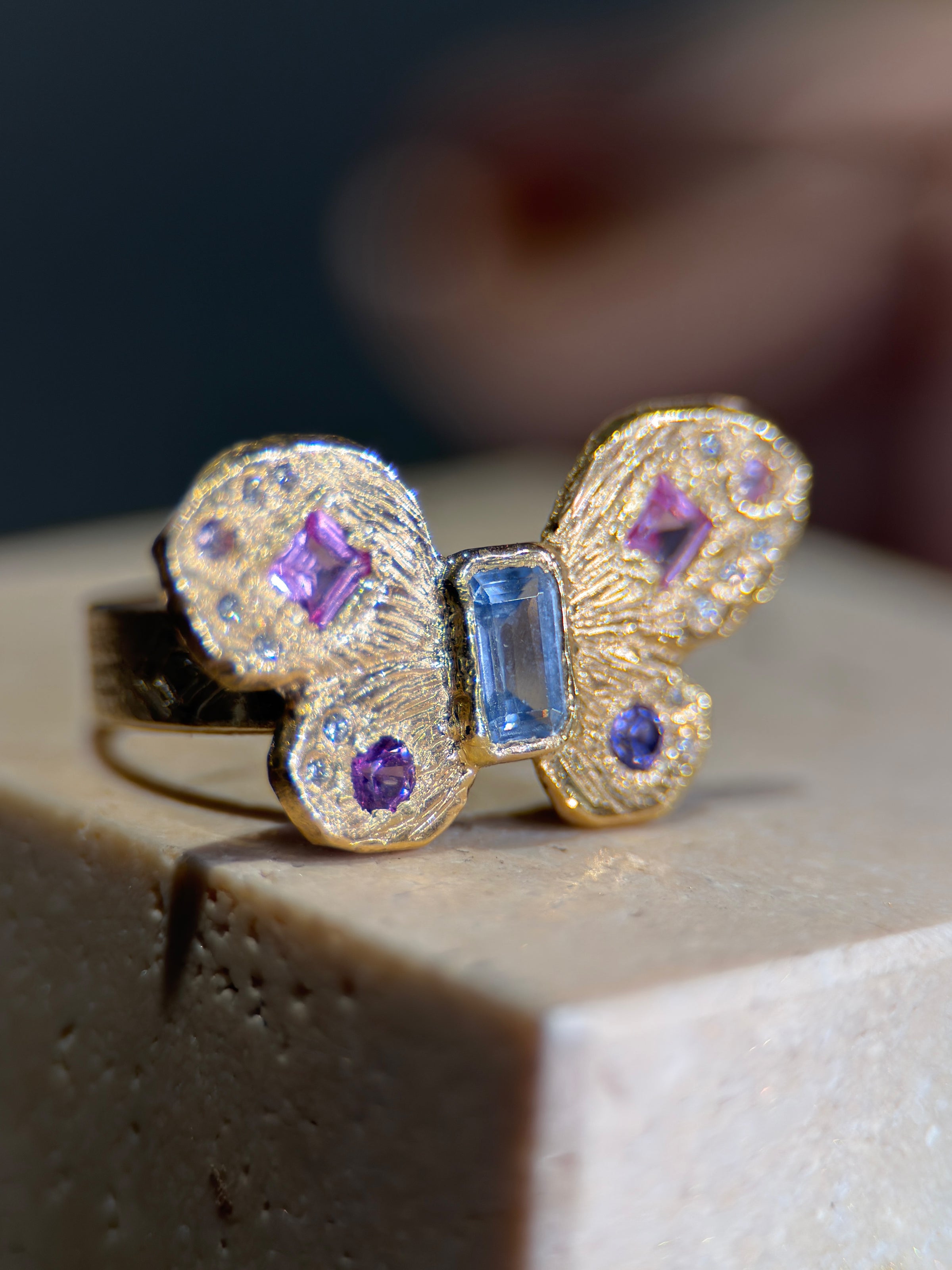 Pastel Butterfly Queen Sapphires and Diamonds Cocktail Ring 18 Ct Gold