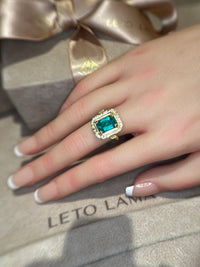 4.26 Cts Emerald Cut Art Deco 18 Ct Gold Ring with diamonds