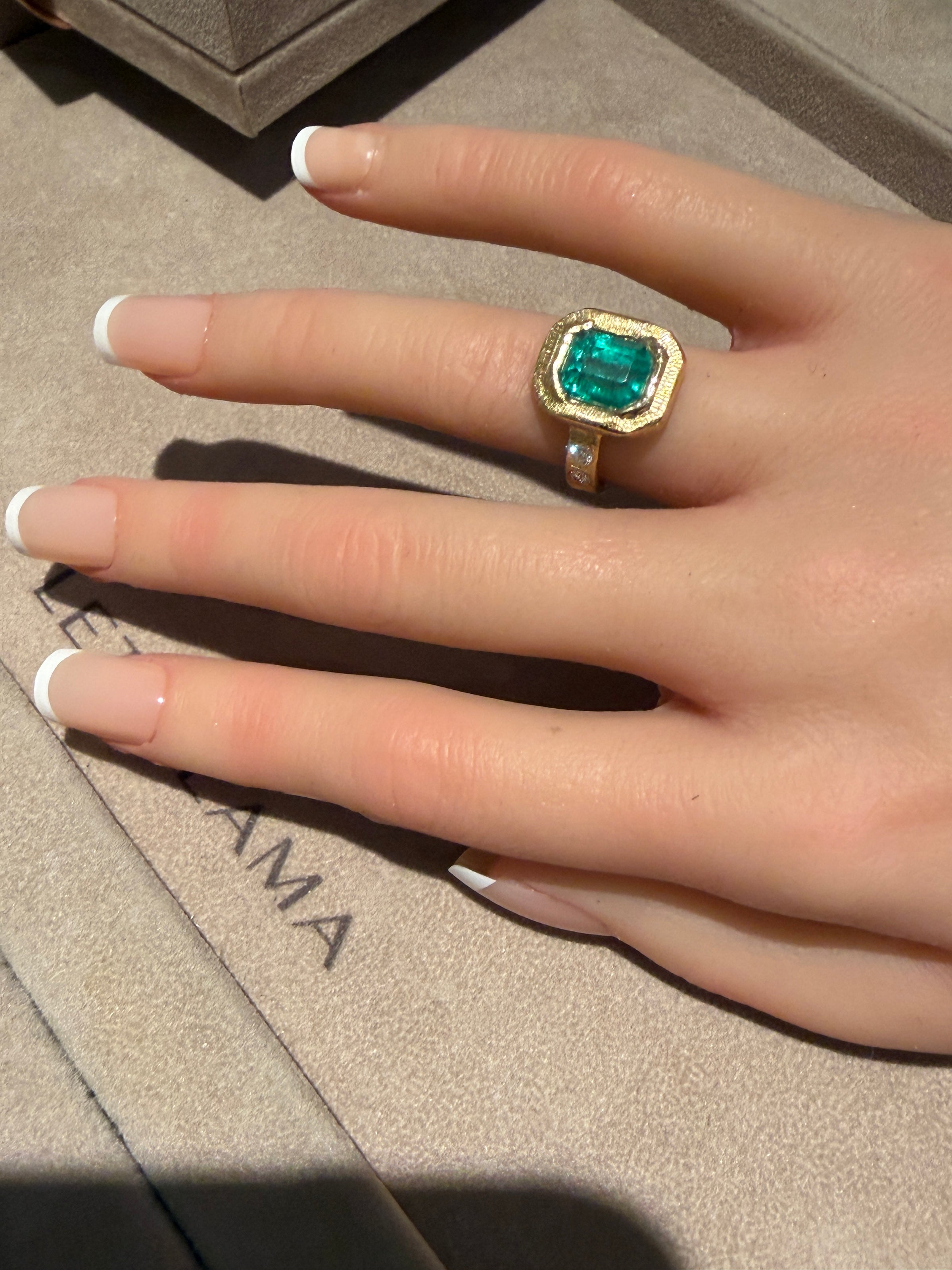 GIA Certified 2.9 Ct Colombian Emerald Ring with Diamonds in 18 Ct Gold