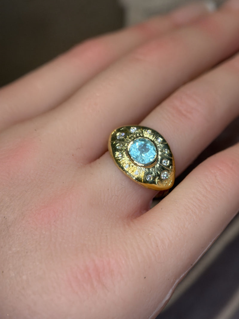 1 Cts Paraiba Eye Ring with Diamonds 18 Ct Gold  (Available at Madlords, Paris)