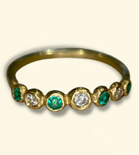Colombian Emeralds and Diamonds Bubble Band 18 Ct Yellow Gold