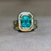 GIA Certified 2.9 Ct Colombian Emerald Ring with Diamonds in 18 Ct Gold