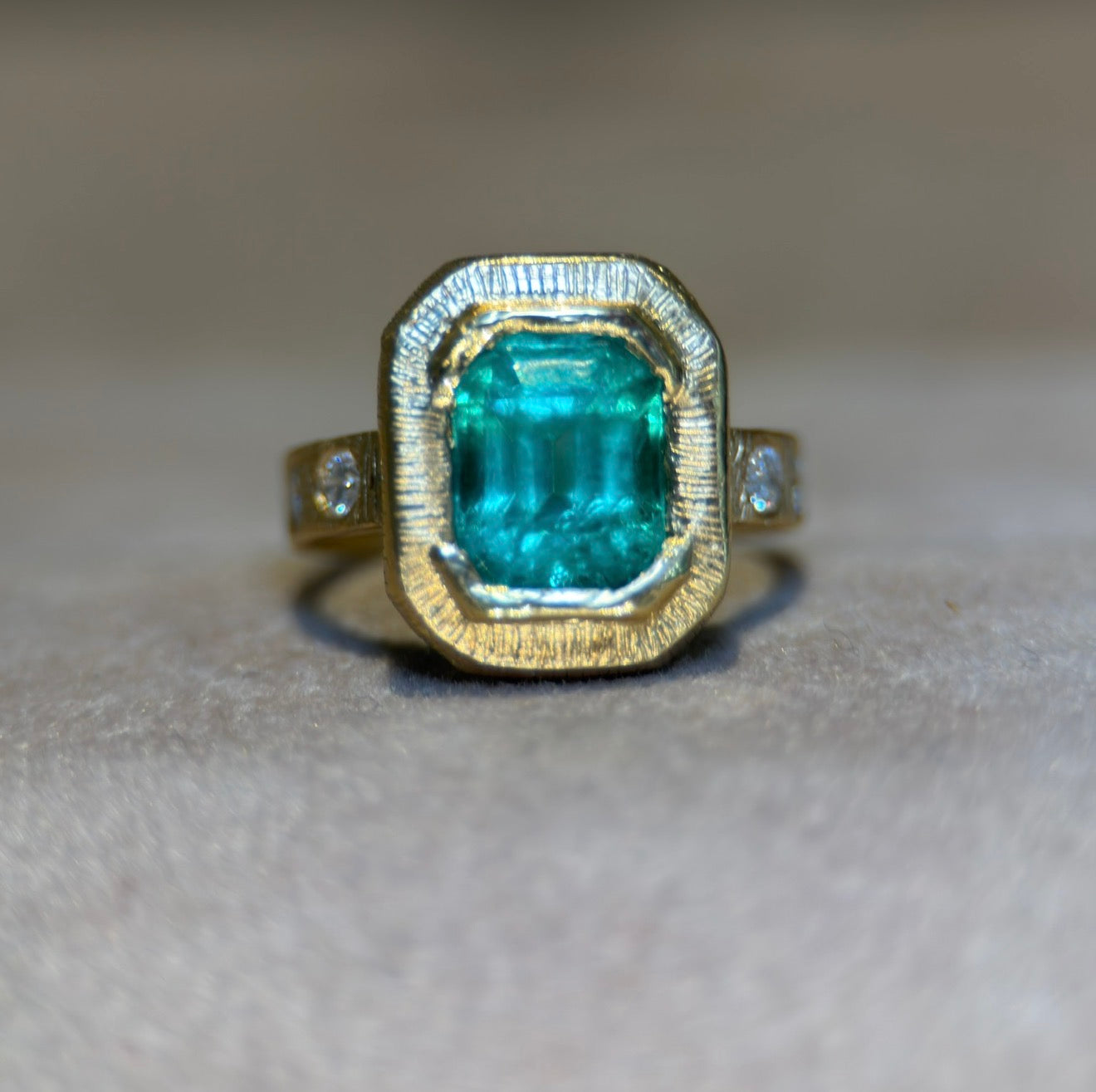 GIA Certified 2.9 Ct Colombian Emerald Ring with Diamonds in 18 Ct Gold