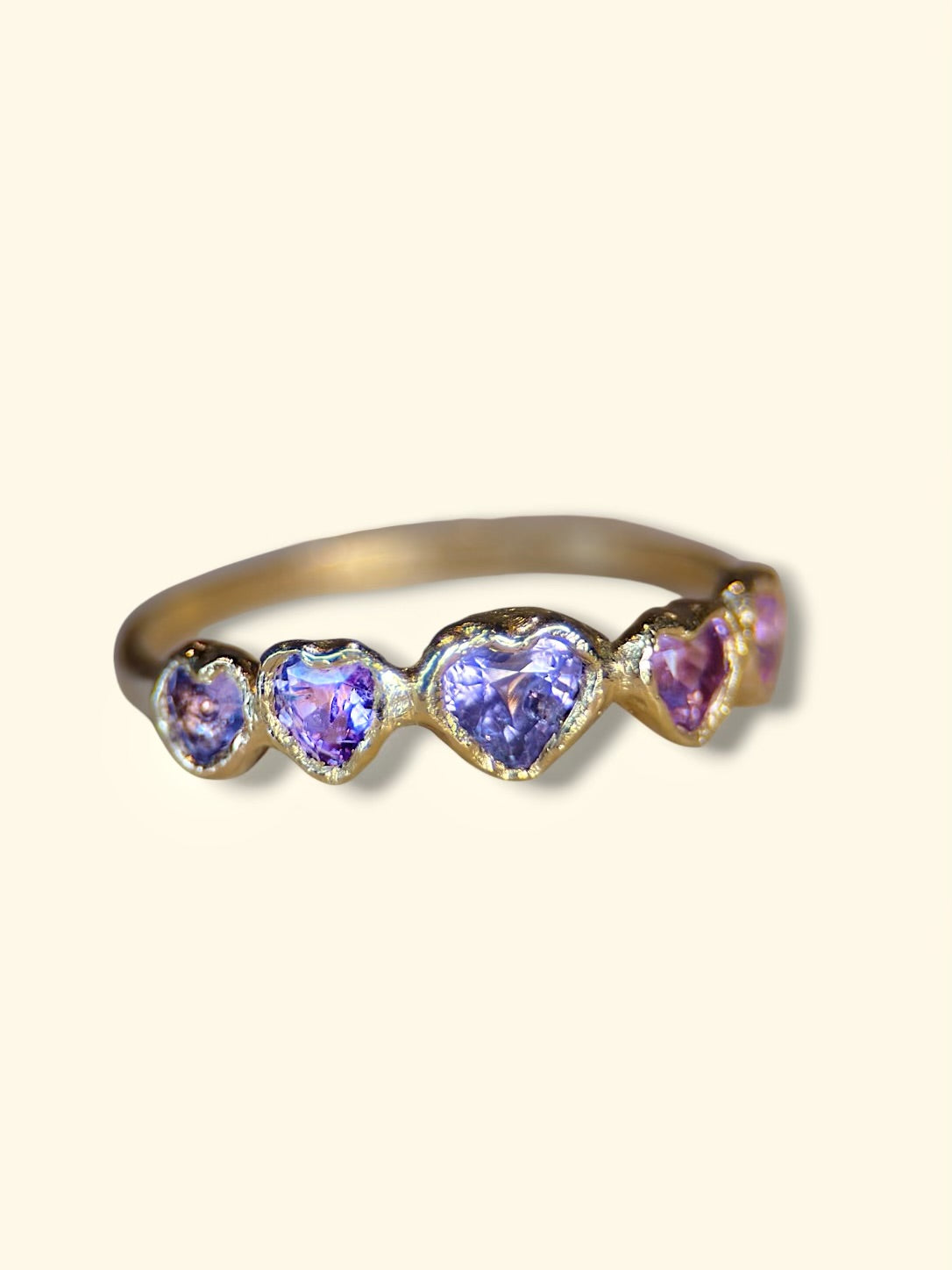 Pink Purple Sapphire Hearts Band 18 Ct Gold