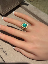 GIA Certified 2.9 Ct Colombian Emerald Ring with Diamonds in 18 Ct Gold
