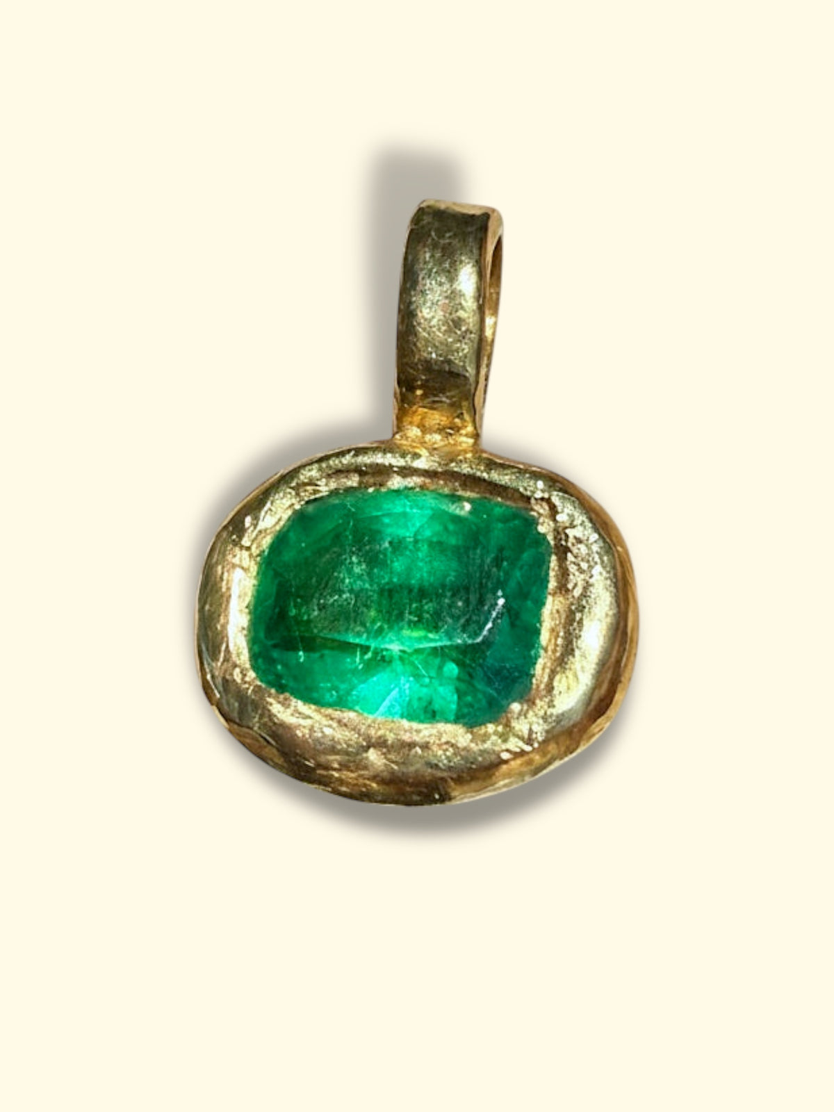 2.24 Cts Emerald Cushion Cut 18 Ct Gold (Pendant Only with basic link chain)