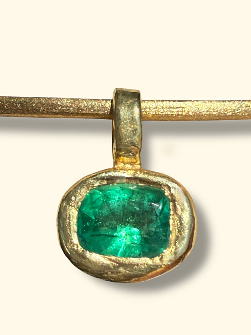 2.24 Cts Emerald Cushion Cut Wire Collar Chain 18 Ct Gold