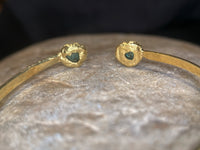1.35 Cts Emerald Hearts Toi & Moi Love Bracelet Bangle 18 Ct Gold - Collected — Bespoke Variations Available