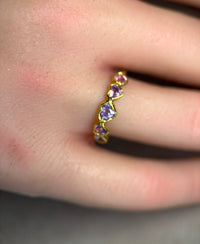 Pink Purple Sapphire Hearts Skinny Bubble Band 18 Ct Gold
