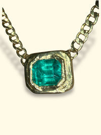 GIA Certified 2.9 Cts Colombian Emerald Half Bezel Set- Cuban Links Chain necklace & choker in 19 Ct Gold