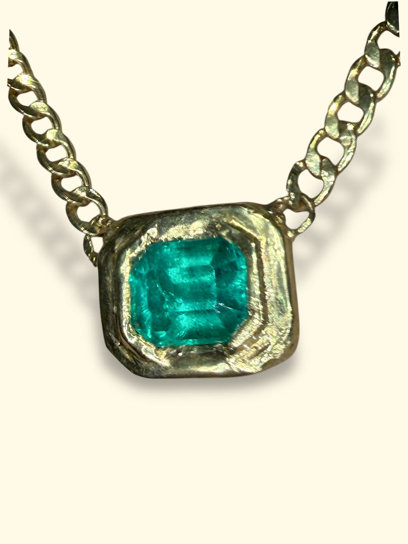 GIA Certified 2.9 Cts Colombian Emerald Half Bezel Set- Cuban Links Chain necklace & choker in 19 Ct Gold