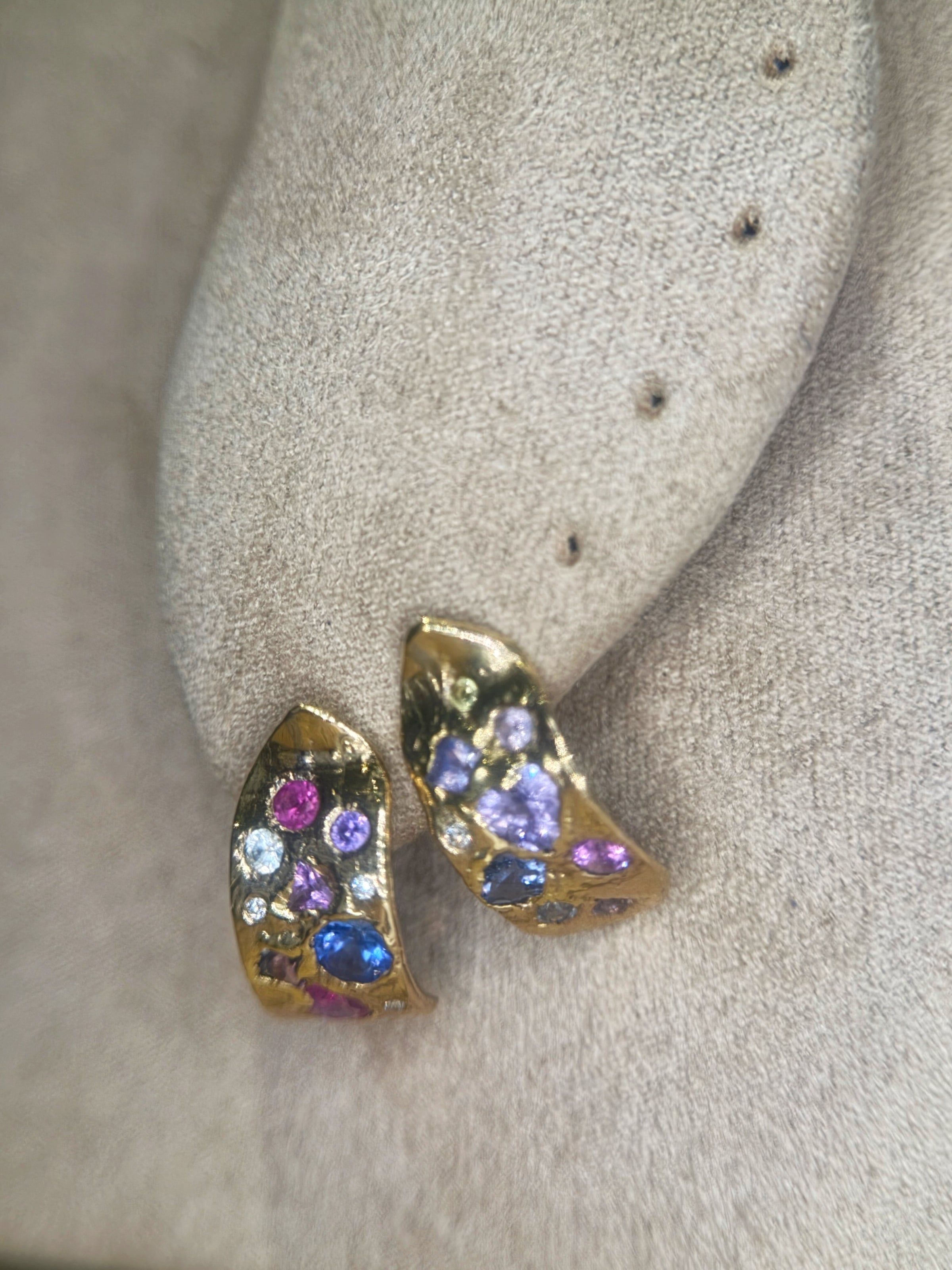 Abstract Art Semi Hoop Earrings with Sapphires in 18 Ct Gold