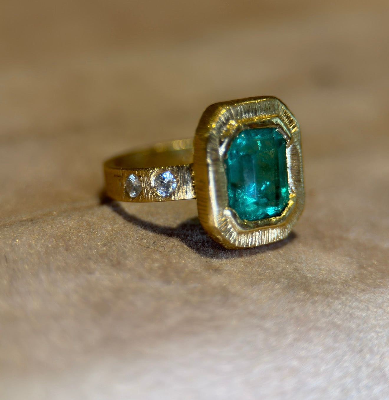 GIA Certified 2.9 Ct Colombian Emerald Ring with Diamonds in 18 Ct Gold