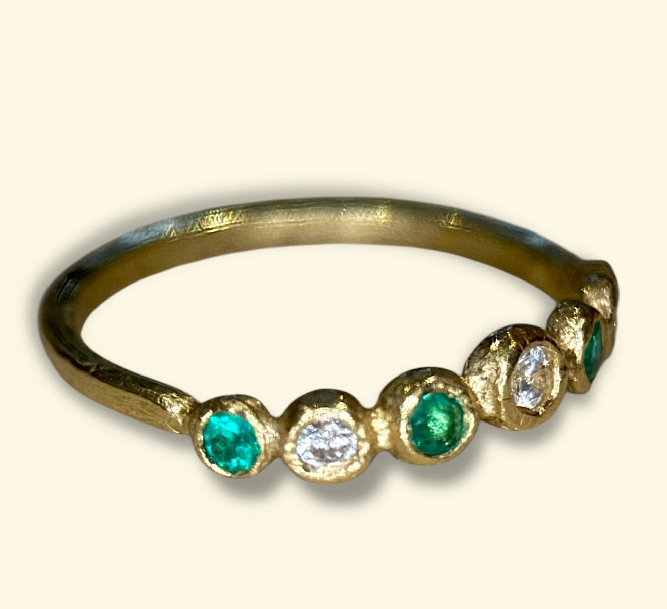 Colombian Emeralds and Diamonds Bubble Band 18 Ct Yellow Gold