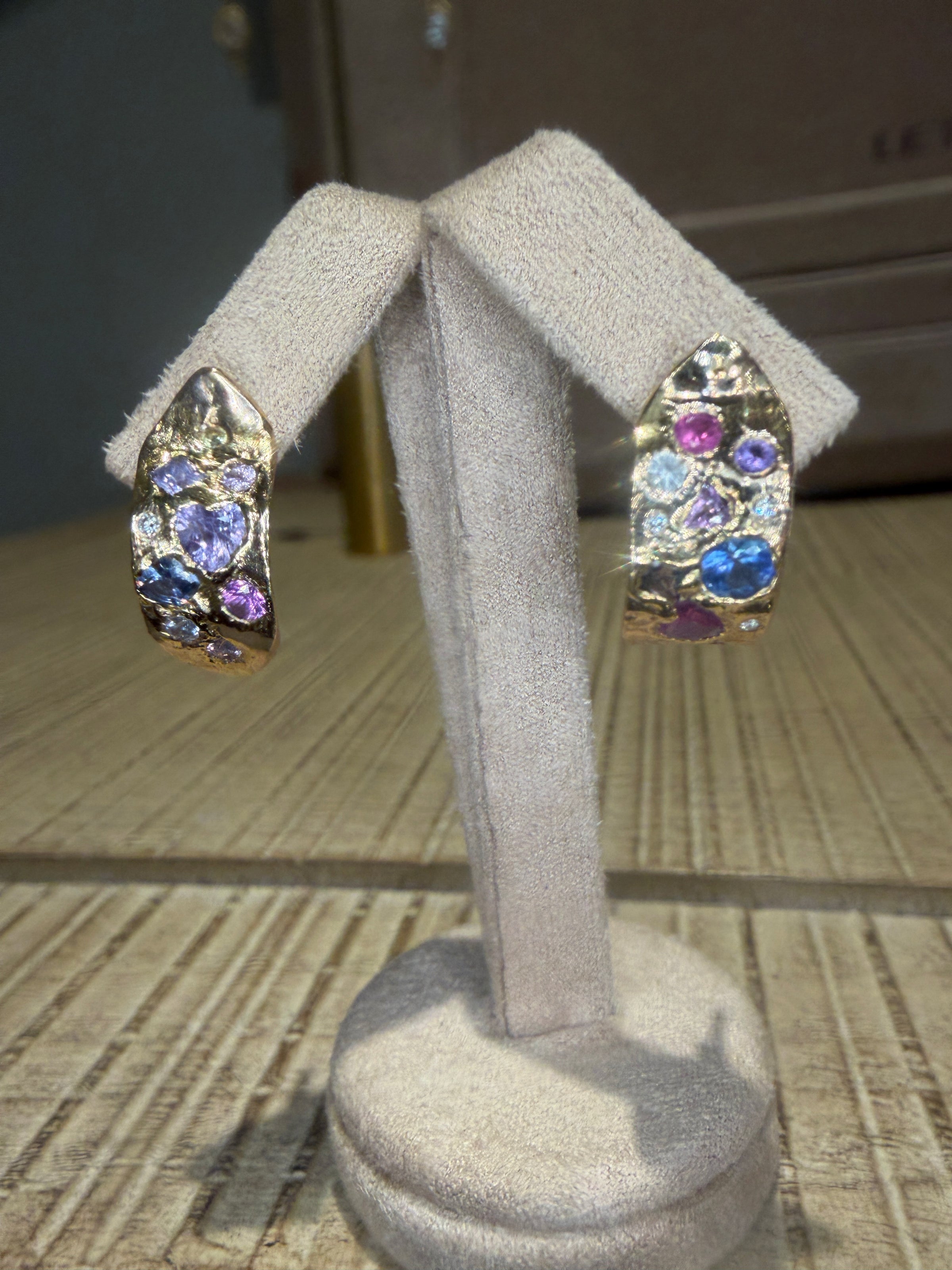 Abstract Art Semi Hoop Earrings with Sapphires in 18 Ct Gold