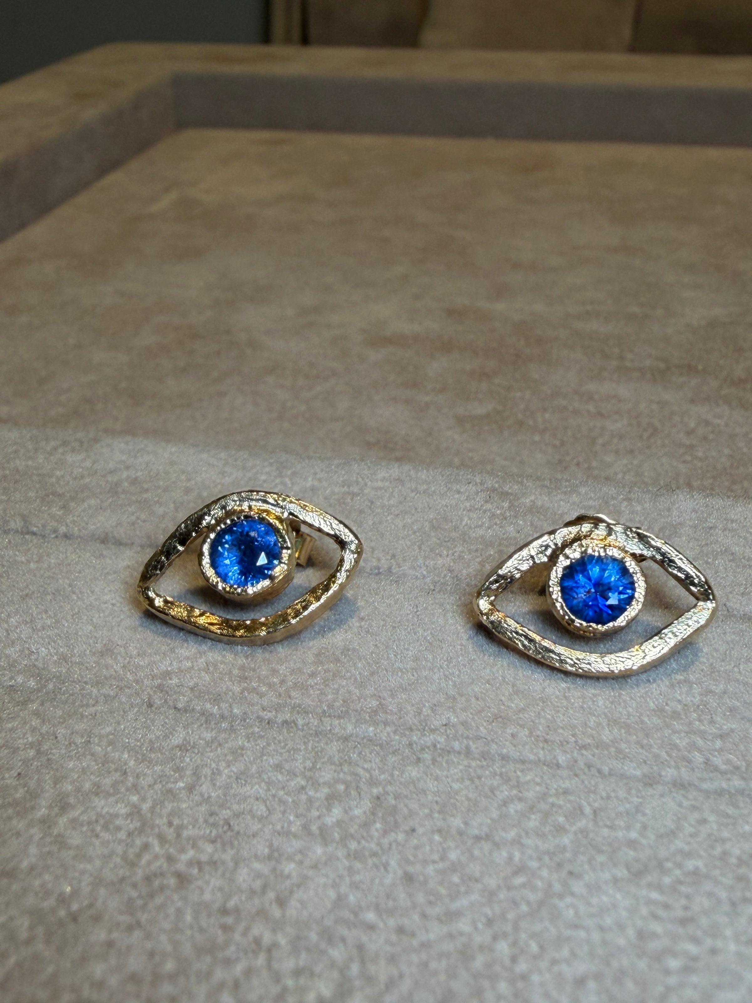 Blue Sapphire Eye Stud Earrings 18 Ct Yellow Gold