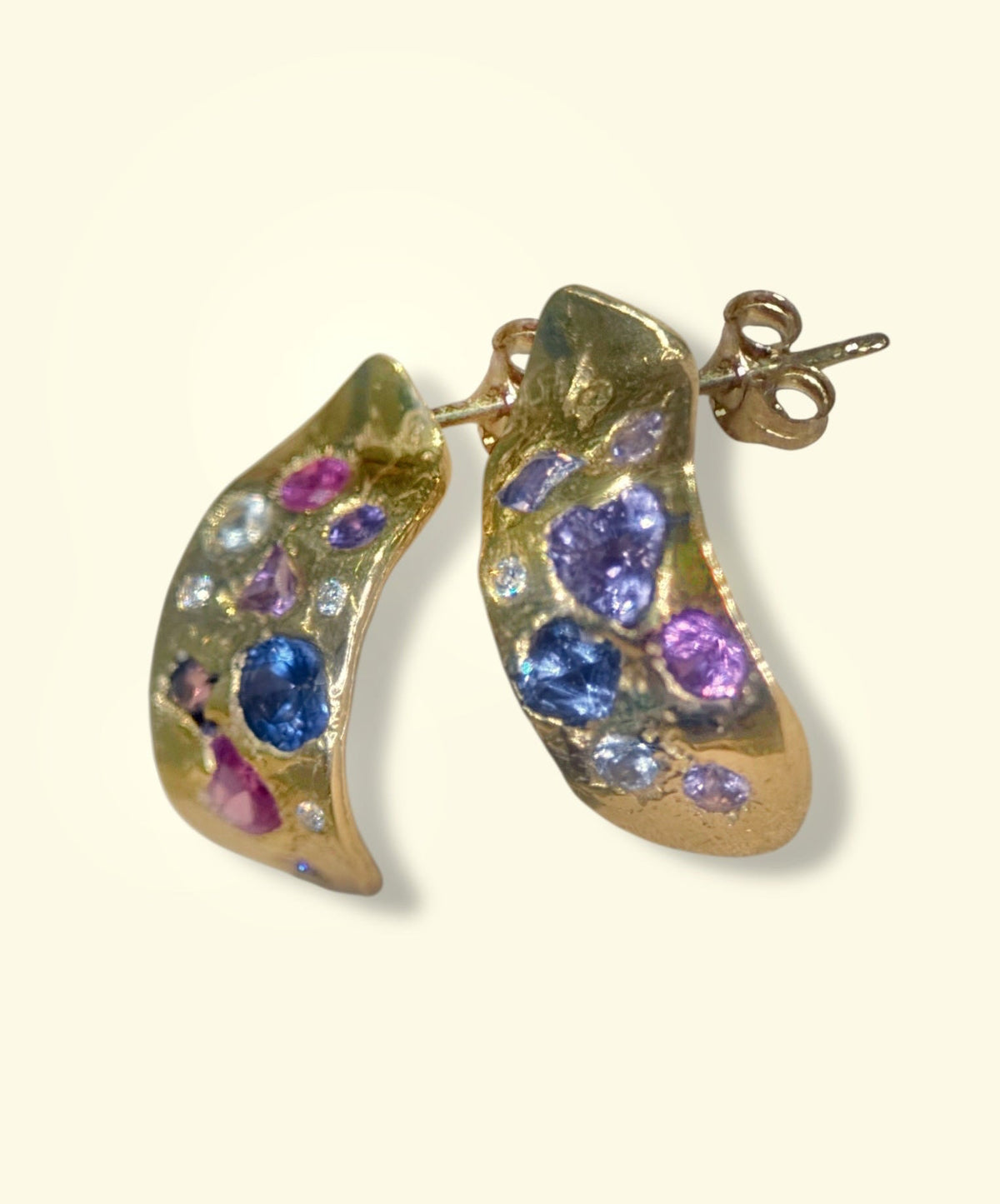 Abstract Art Semi Hoop Earrings with Sapphires in 18 Ct Gold