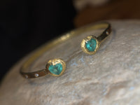 1.35 Cts Emerald Hearts Toi & Moi Love Bracelet Bangle 18 Ct Gold - Collected — Bespoke Variations Available