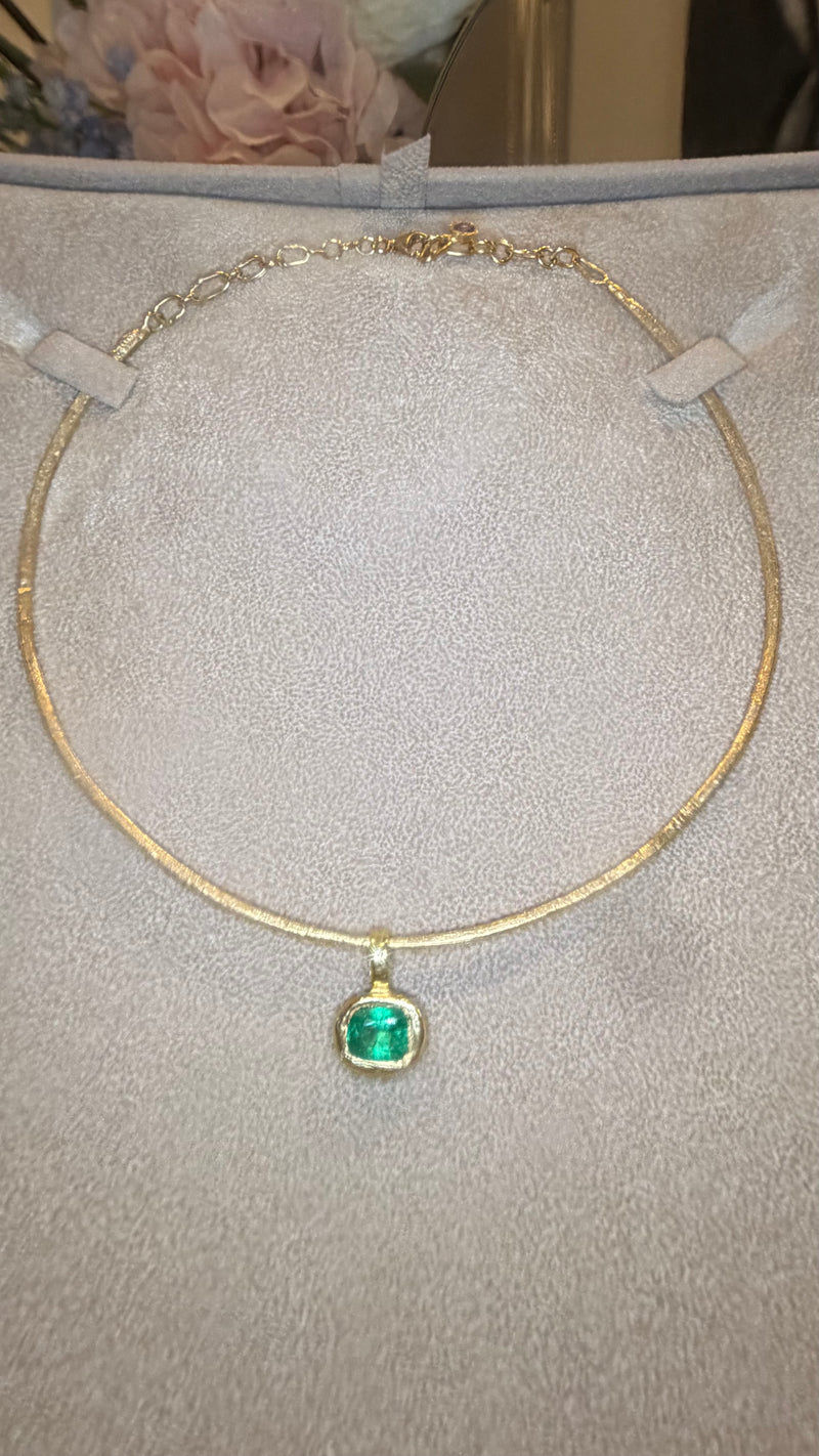 2.24 Cts Emerald Cushion Cut Wire Collar Chain 18 Ct Gold