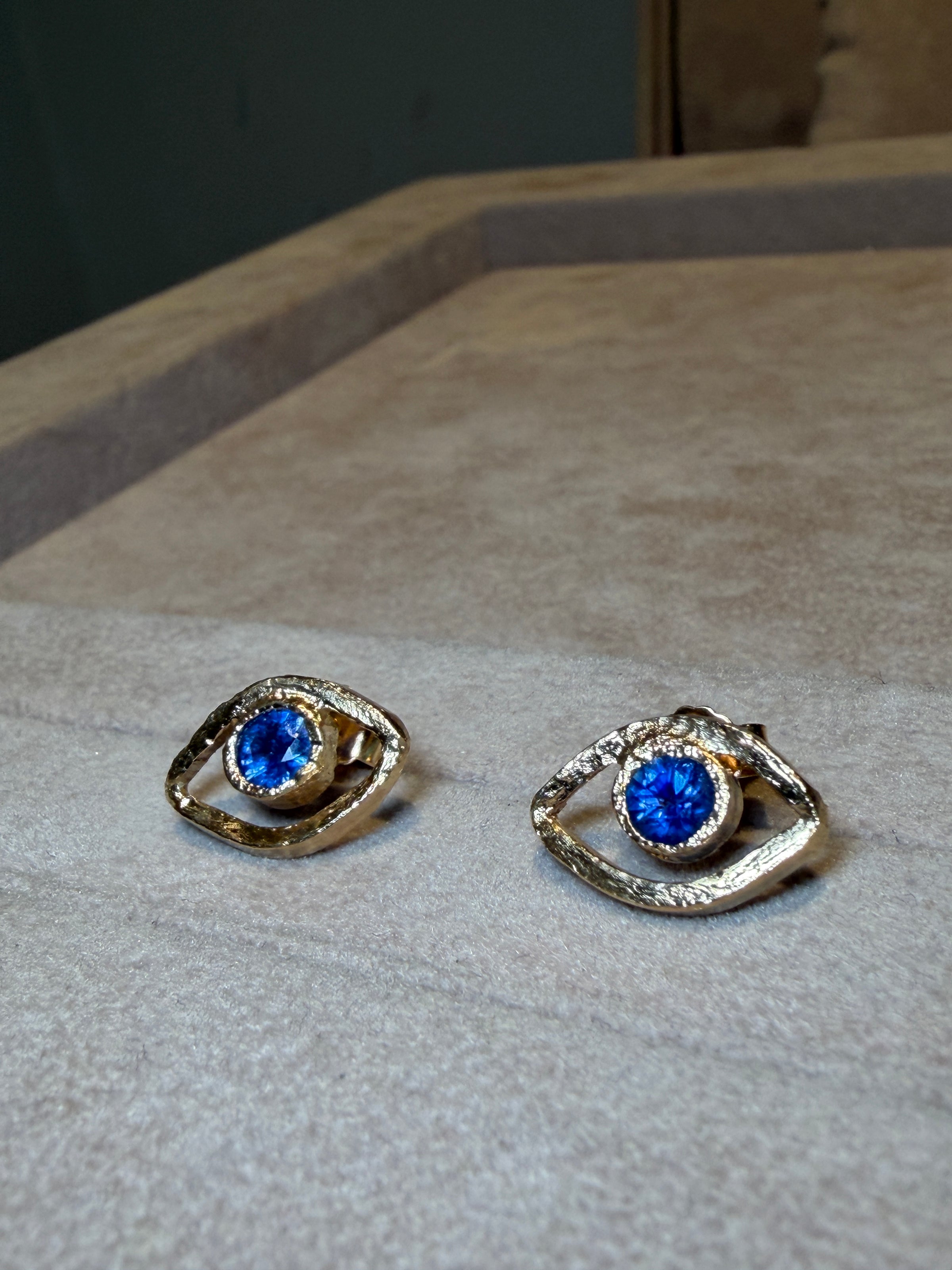 Blue Sapphire Eye Stud Earrings 18 Ct Yellow Gold