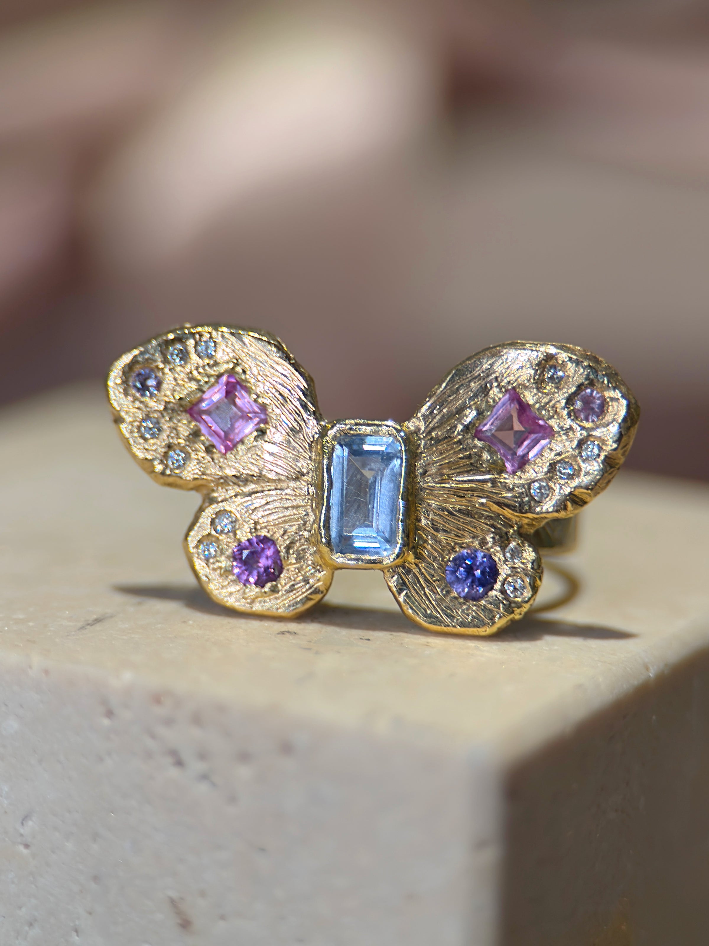 Pastel Butterfly Queen Sapphires and Diamonds Cocktail Ring 18 Ct Gold
