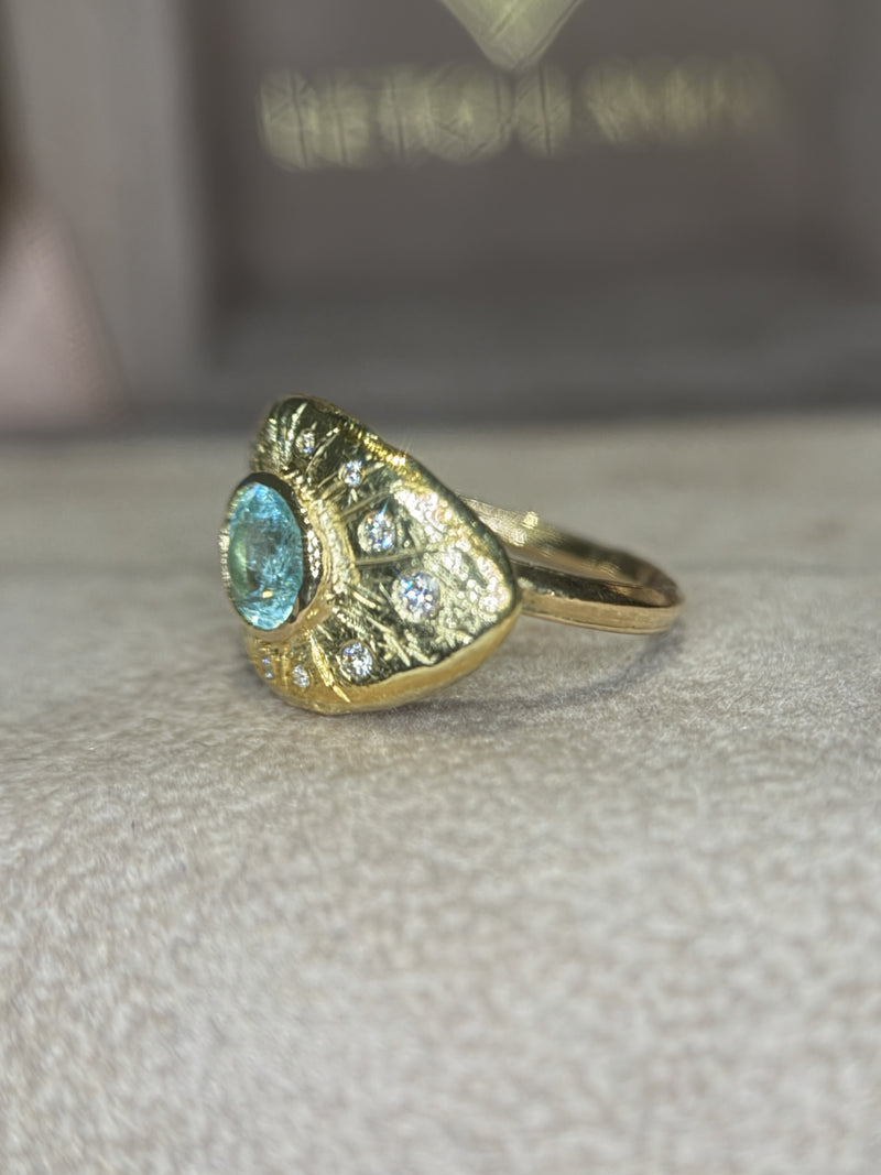 1 Cts Paraiba Eye Ring with Diamonds 18 Ct Gold  (Available at Madlords, Paris)