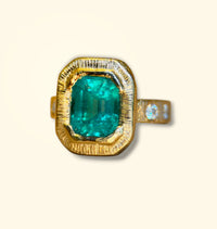GIA Certified 2.9 Ct Colombian Emerald Ring with Diamonds in 18 Ct Gold