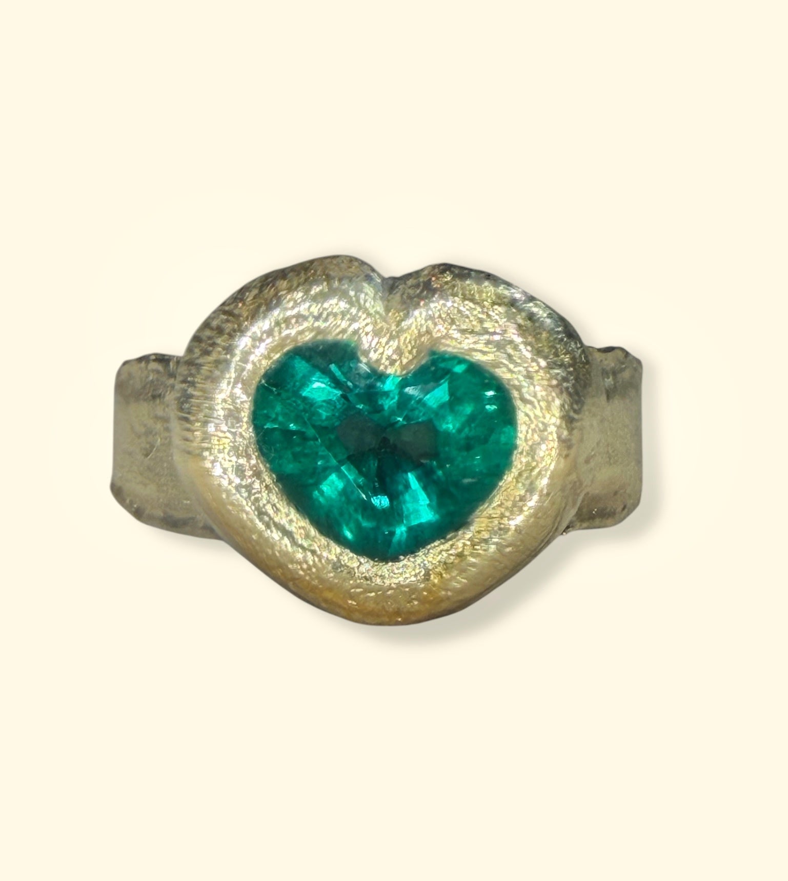 Colombian Emerald Heart Ring 18 Ct Gold (Bespoke Variations Available)