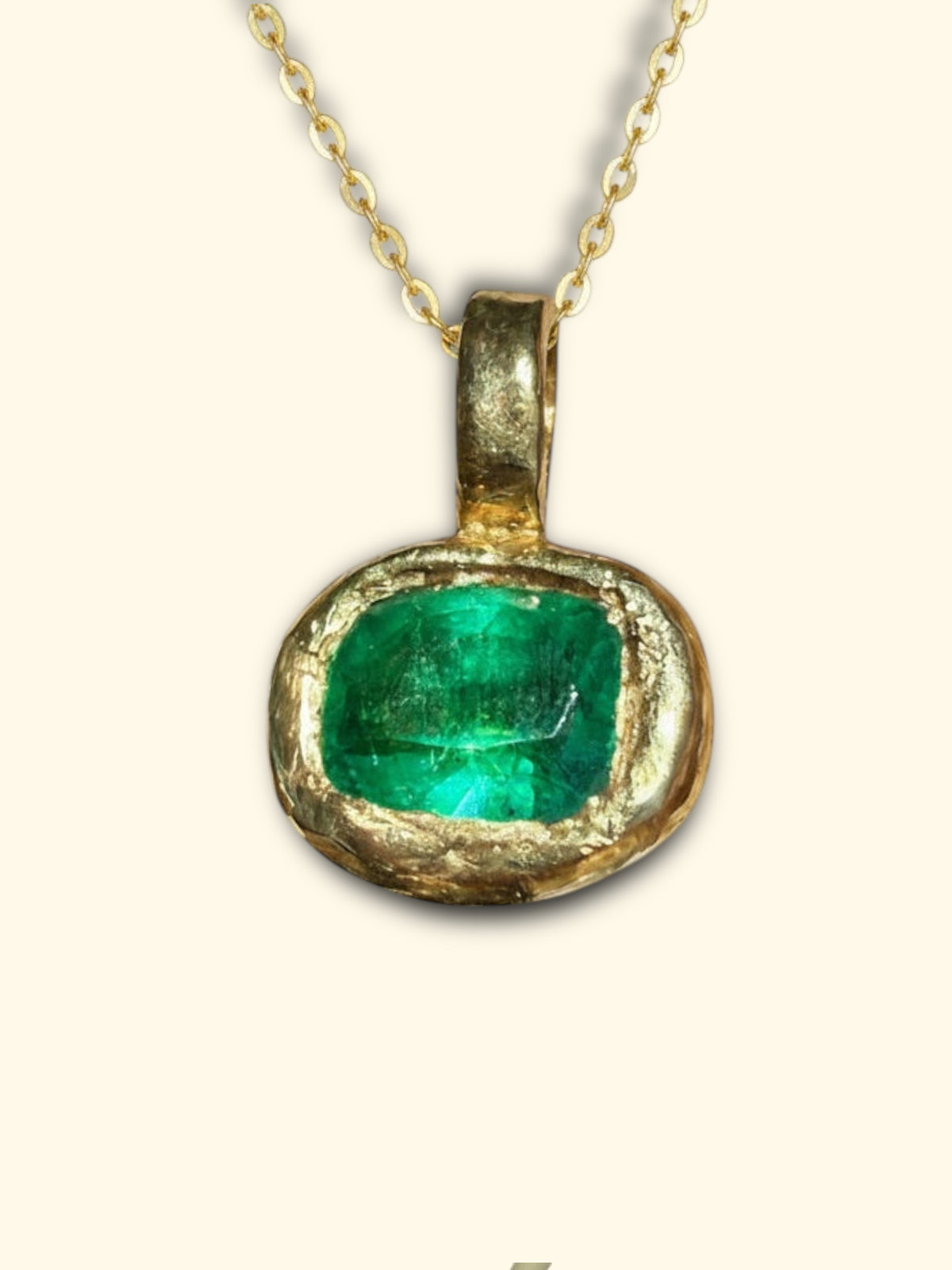 2.24 Cts Emerald Cushion Cut 18 Ct Gold (Unisex)