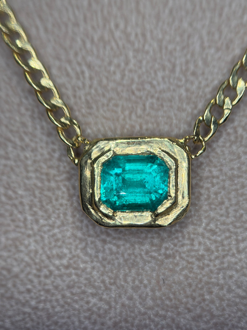 GIA Certified 2.9 Cts Colombian Emerald Half Bezel Set- Cuban Links Chain necklace & choker in 19 Ct Gold