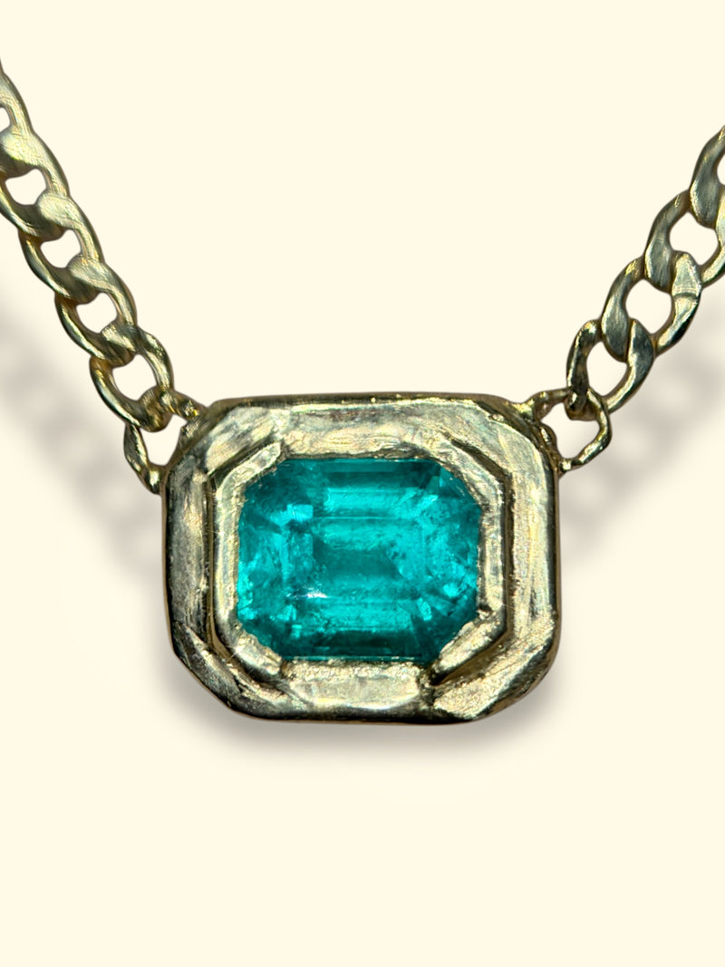 GIA Certified 2.9 Cts Colombian Emerald Half Bezel Set- Cuban Links Chain necklace & choker in 19 Ct Gold